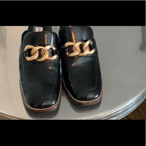 Steve Madden Lorie Black Mules with Brass Style Link *AS IS*